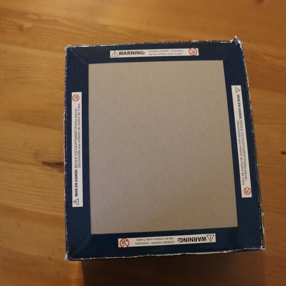 Jeffrey Hoff 550 Piece Puzzle Birds Cardinal Christmas Cards 18"x24" - Picture 2 of 3